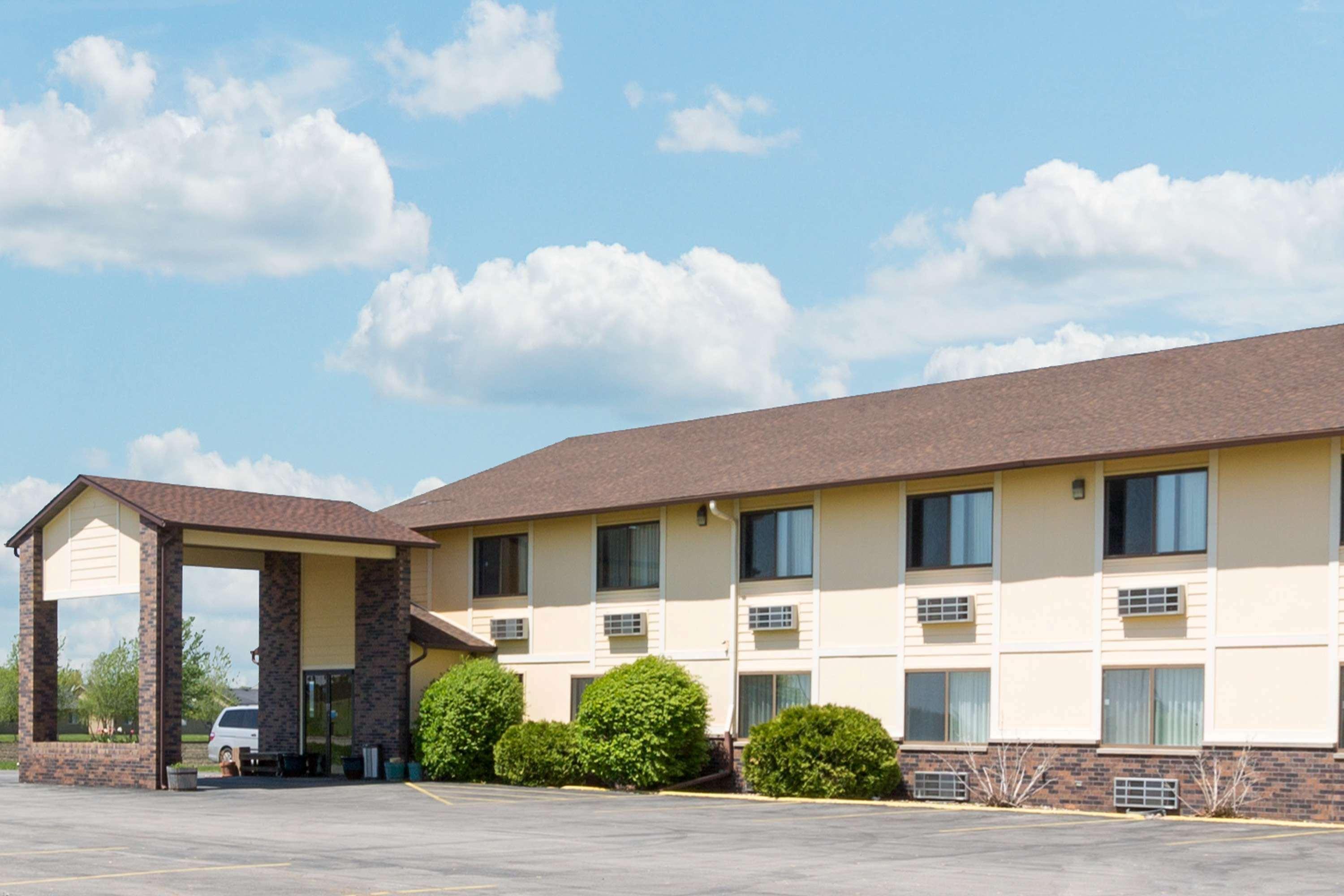 Super 8 By Wyndham Perry Ia Exterior foto
