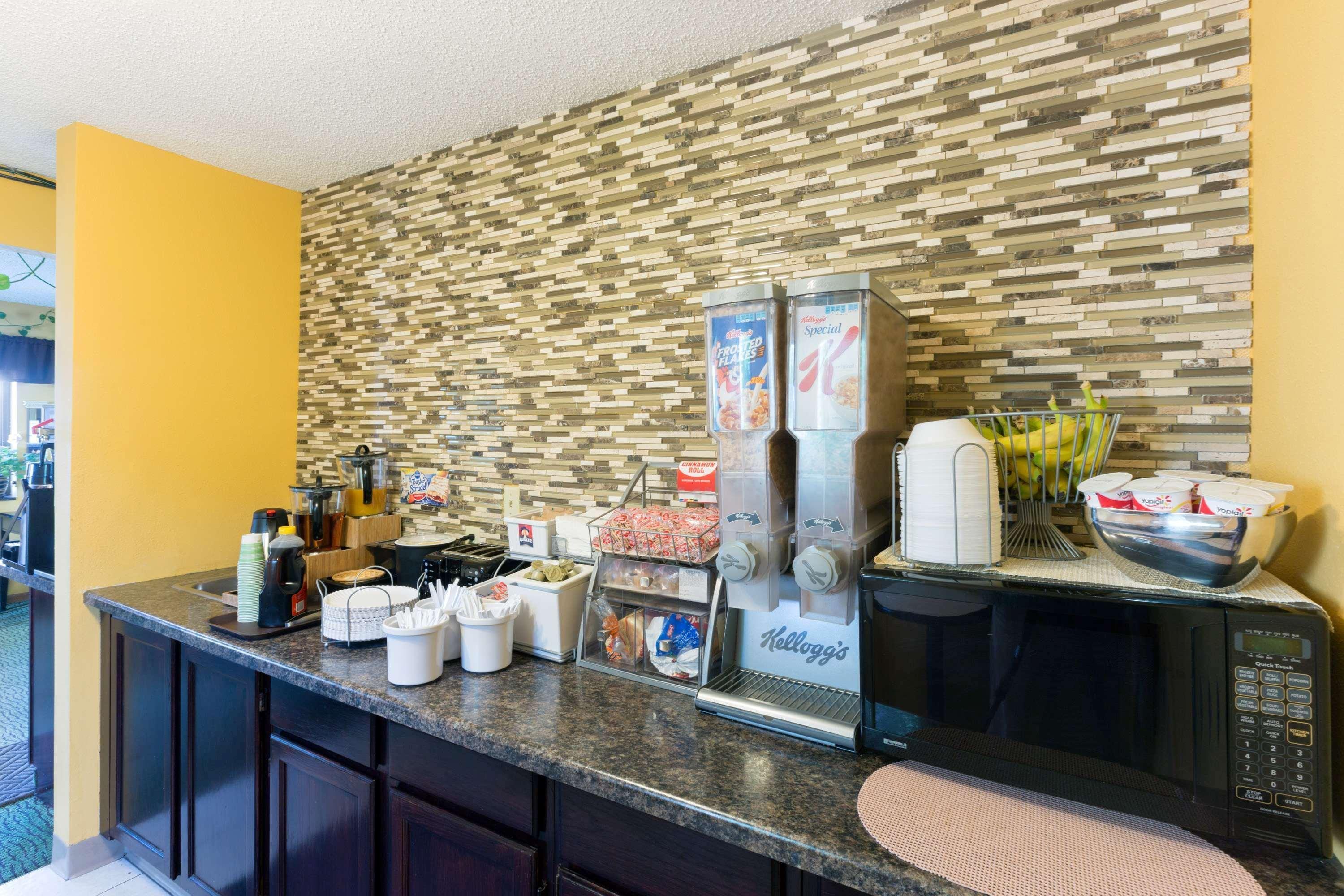 Super 8 By Wyndham Perry Ia Exterior foto