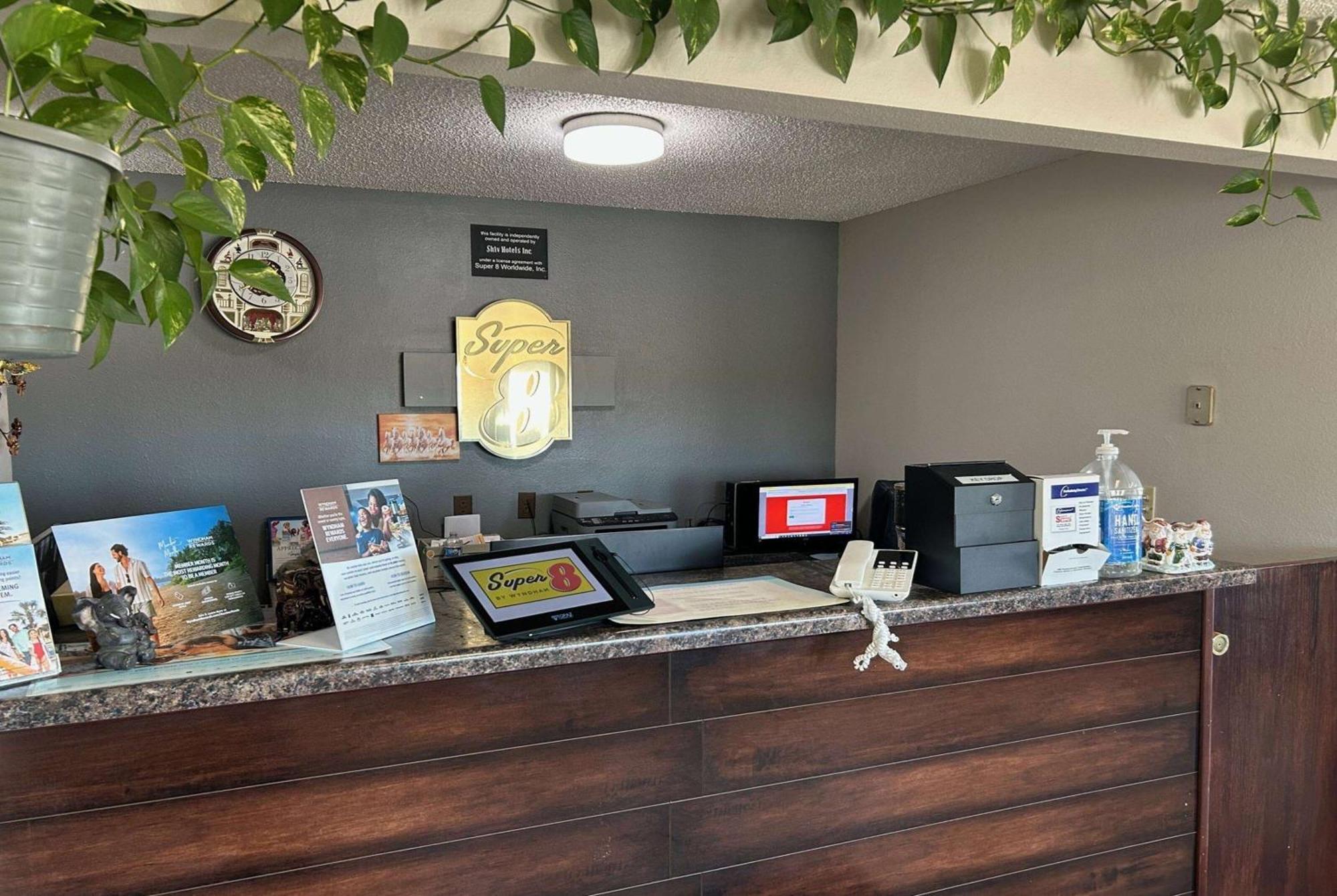 Super 8 By Wyndham Perry Ia Exterior foto